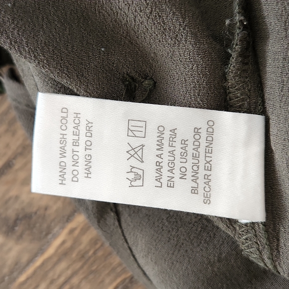 Doe & Rae Olive Green Blouse Size Medium - Picture 11 of 11